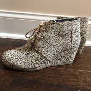 Toms leopard print booties 9.5